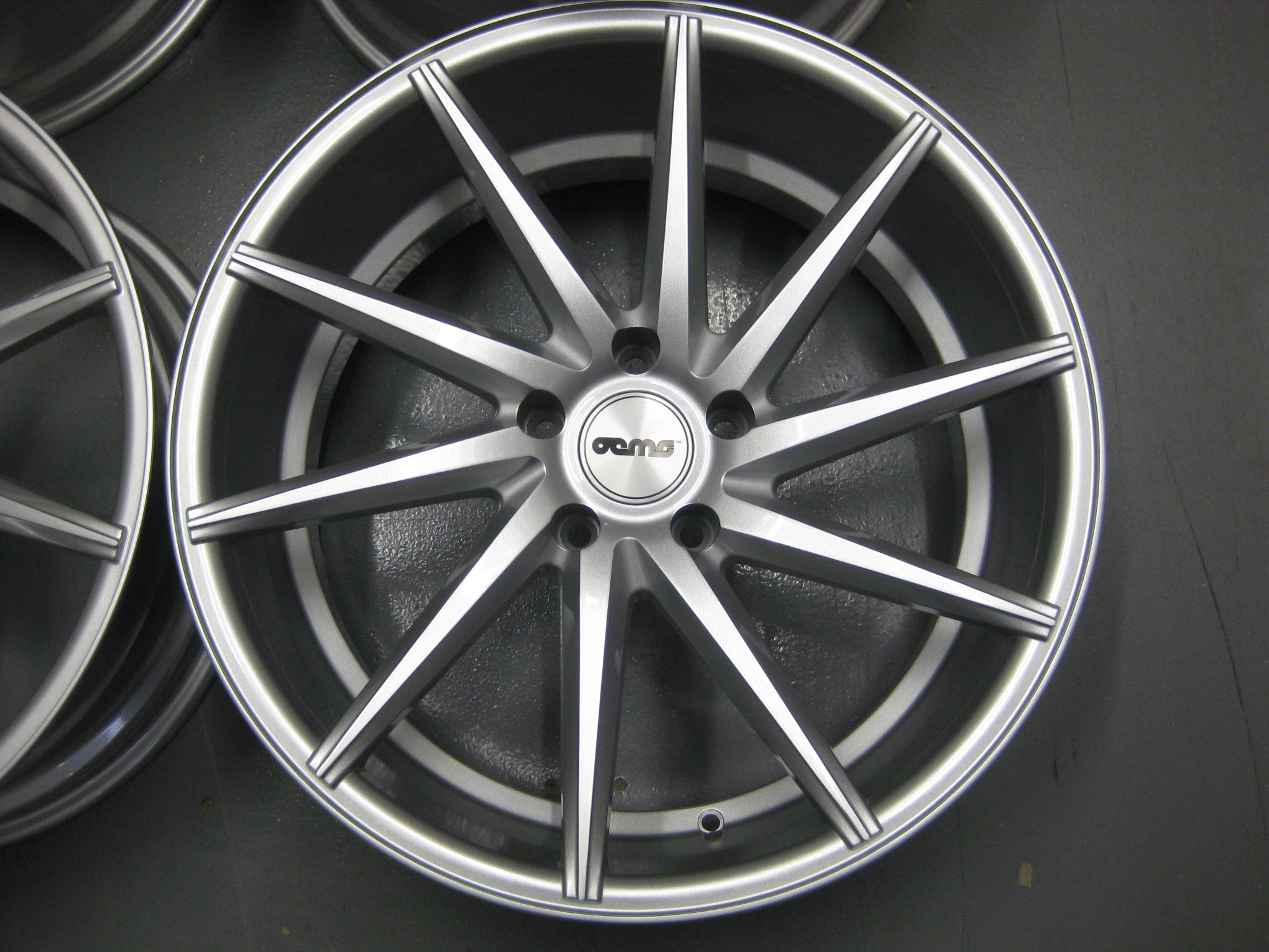 NEW 20  OEMS CVT DIRECTIONAL ALLOY WHEELS IN SILVER  WIDER 10  REAR